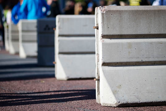Betongfundament utanför arenan