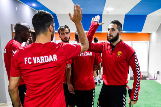 Vardars Tigran Basregjan före en fotbollsmatch mellan