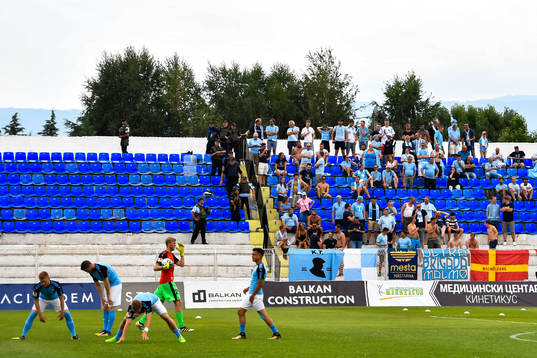 Malmö FFs supportar på läktaren före en fotbollsmatch
