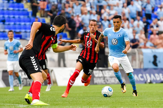 Vardars Huan Felipe Ribeiro och Malmö FFs Yoshimar Yotún