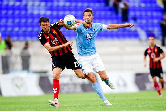 Vardars Evgenij Novak och Malmö FFs Markus Rosenberg