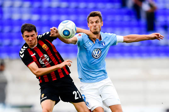 Vardars Evgenij Novak och Malmö FFs Markus Rosenberg