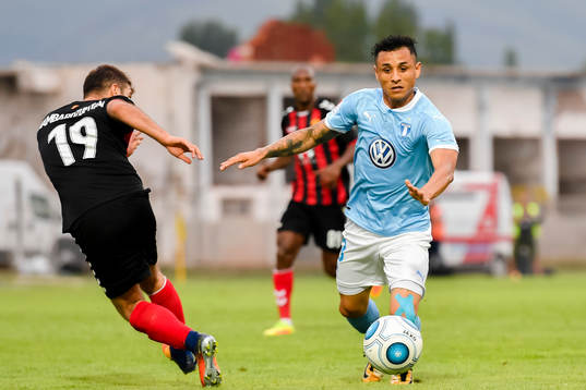 Vardars Hovhanes Hambarxumjan och Malmö FFs Yoshimar Yotún