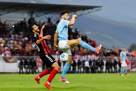 Vardars Boban Nikolov och Malmö FFs Erdal Rakip