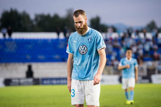 Malmö FFs Jo Inge Berget deppar när han lämnar planen