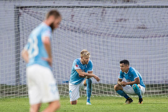 Malmö FFs Rasmus Bengtsson och Yoshimar Yotún deppar