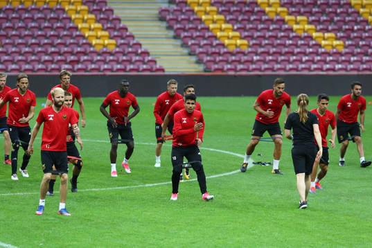 Östersunds Curtis Edwards, Hosam Aiesh och lagkamrater