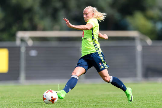 Julia Spetsmark på en träning med det svenska landslaget