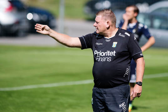 Tränare Alf Westerberg gestikulerar