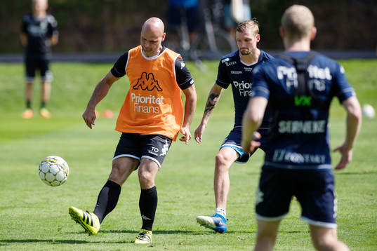 U-lagstränaren Thomas Olsson och Sebastian Eriksson