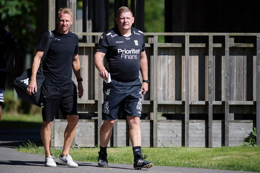 Sjukgymnast Fredrik Larsson och tränare Alf Westerberg