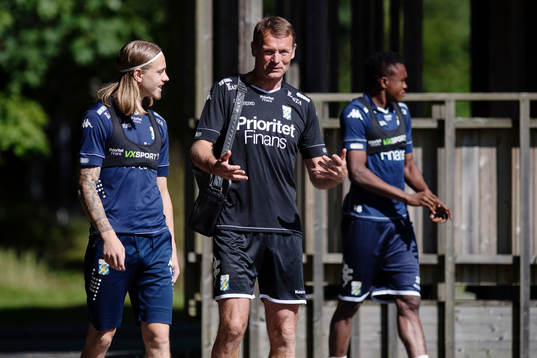 Elias Mar Omarsson och assisterande tränare Torbjörn