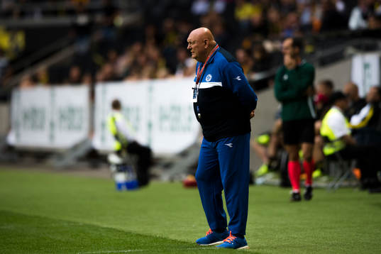 Zeljeznicars tränare Slavko Petrovic	under fotbollsmatchen