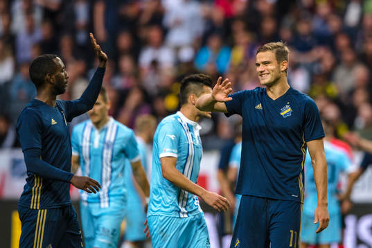 s Henok Goitom och Eero Markkanen jublar