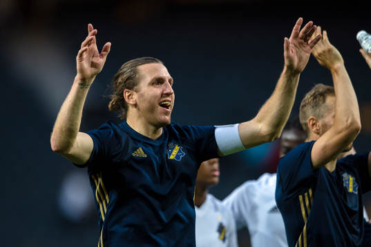 s Nils-Eric Johansson tackar publiken