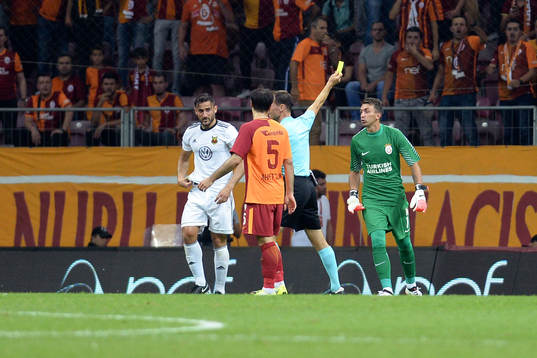Östersunds Sotirios Papagiannopoulus och Galatasarays