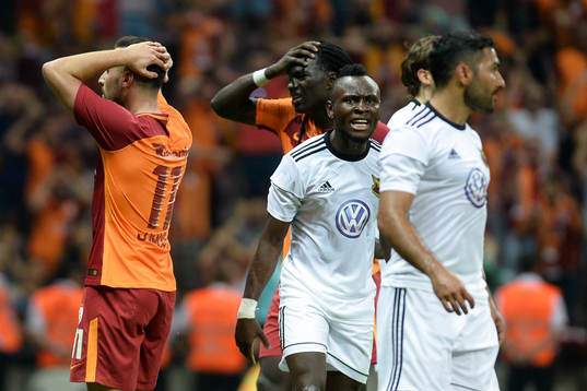 Galatasarays Sinan Gumus deppar och Östersunds Samuel