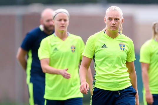 Stina Blackstenius på en träning med det svenska