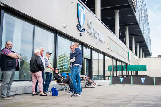 Kö utanför MFF Shopen