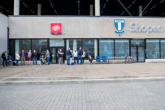Kö utanför MFF Shopen