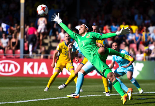 Rysslands målvakt Tatjana Sjtjerbaki matchen mellan