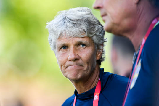 Sveriges förbundskapten Pia Sundhage  före matchen mellan