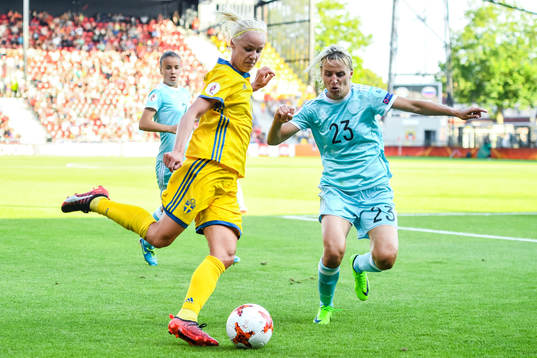 Sveriges Caroline Seger och Rysslands Jelena Morozova i