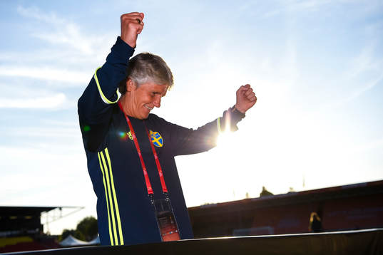 Sveriges förbundskapten Pia Sundhage jublar