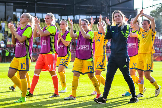 Sveriges spelare tackar publiken