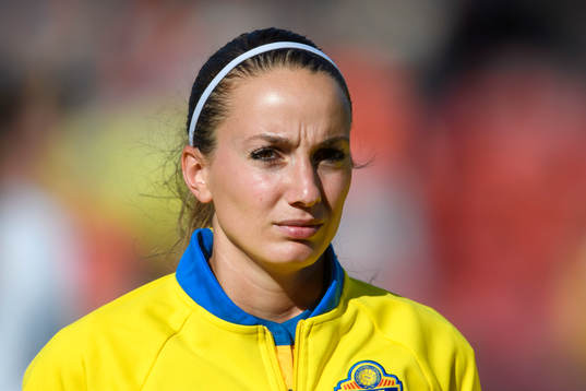 Sveriges Kosovare Asllani vid linup innan matchen mellan