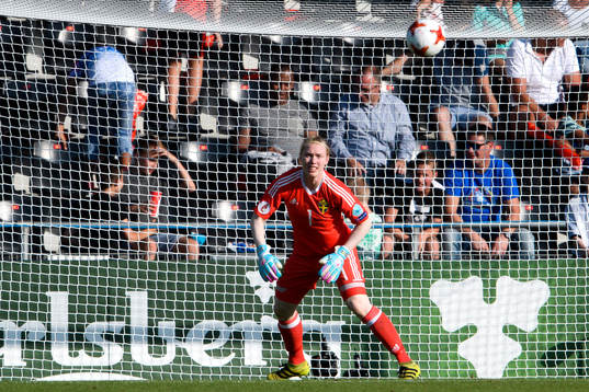 Sveriges målvakt Hedvig Lindahl i matchen mellan Sverige