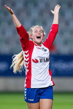 Lynspelare jublarefter finalen i grupp G18