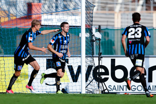 Sirius Jesper Arvidsson jublar med Oscar Pehrsson