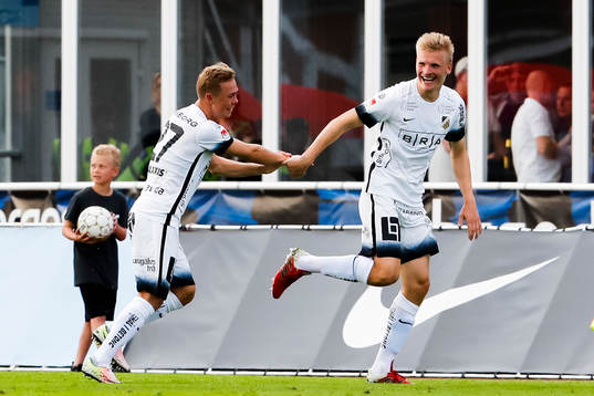 Häckens Daleho Irandust och Joel Andersson jublar