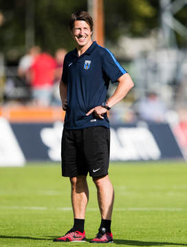 Sirius tränare Thomas Lagerlöf innan fotbollsmatchen i