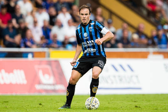Sirius Niklas Busch Thor med bollen