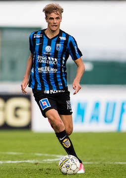 Sirius Oscar Pehrsson med bollen