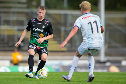 Varbergs Anton Liljenbäck mot Gefles Adam Bergmark Wiberg