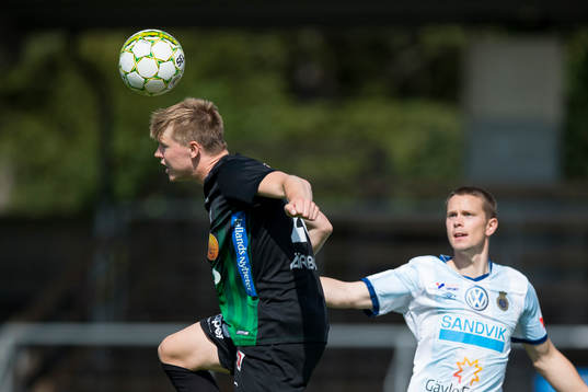 Varbergs Anton Liljenbäck nickar