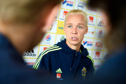 Bläddra bland fler bilder av Fotbolls-EM 2017, Dag 7, Sverige, Pressträff och Träning