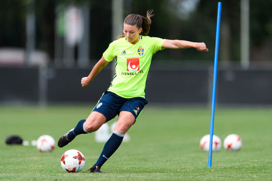 Pauline Hammarlund på en träning med det svenska