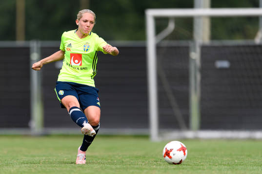 Elin Rubensson på en träning med det svenska landslaget