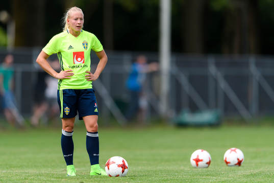 Julia Spetsmark på en träning med det svenska landslaget