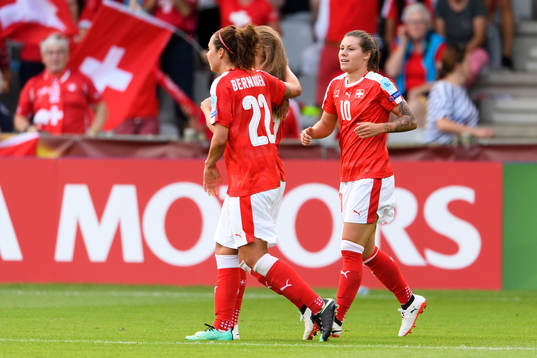 Schweiz Ramona Bachmann jublar