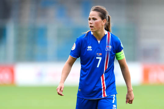 Islands Sara Björk Gunnarsdottir i matchen mellan Island