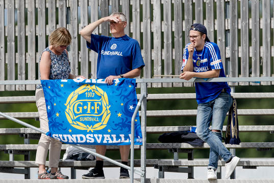 Sundsvalls supportrar före fotbollsmatchen i Allsvenskan