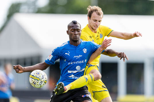 Halmstads Aboubakar Keita och Sundsvalls Lars Krogh Gerson