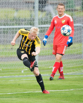 IFK Hässleholms Joel Andersson i matchen i division 2