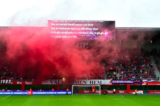 Helsingborgs supportrar före en fotbollsmatch i Superettan