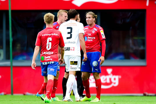 Helsingborgs Charlie Weberg  i samtal med Örgrytes Johan